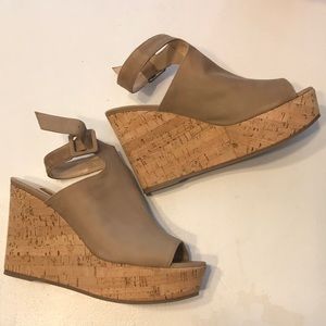 NEVER WORN Tan Wedges